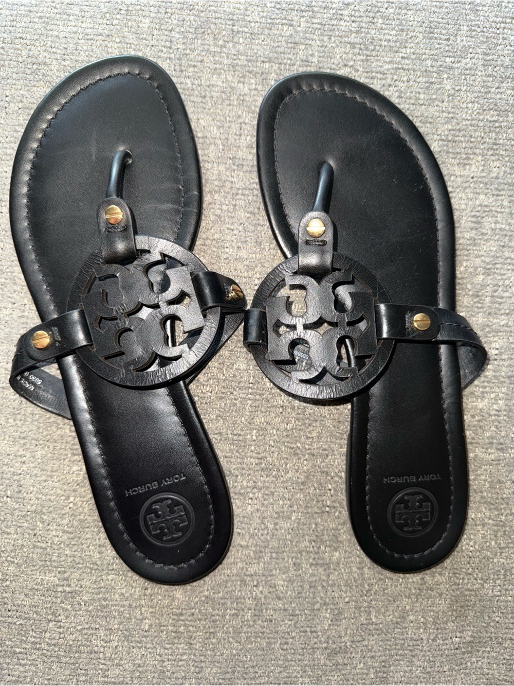 Tory Burch Black Leather Cutout Logo Thong Sandals 
Size7.5